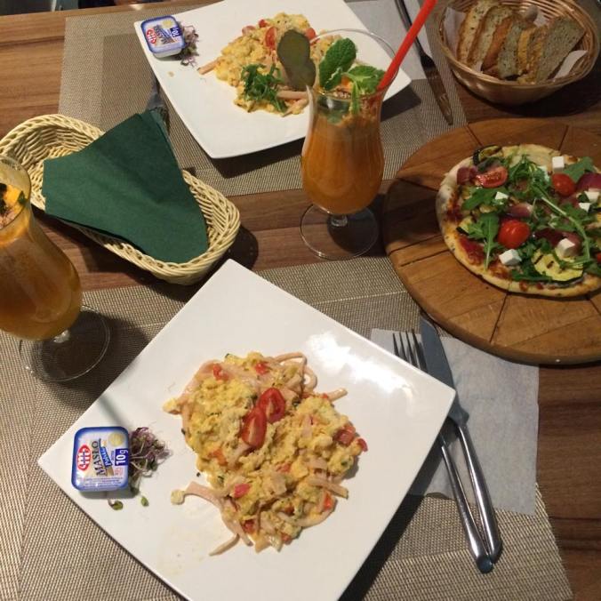 12166830_982603555095726_1198227355_n